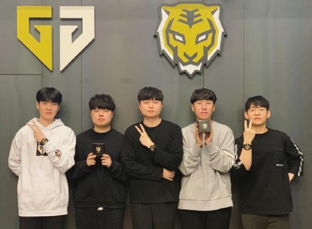 携手在球场 携手在球场